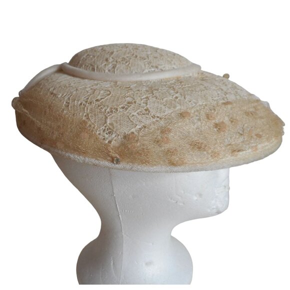 Vintage 1950s Mushroom Cream lace hat with tan lace accent - Estate Find - Picture 4 of 8